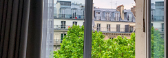 Fenêtre ouverte en ville